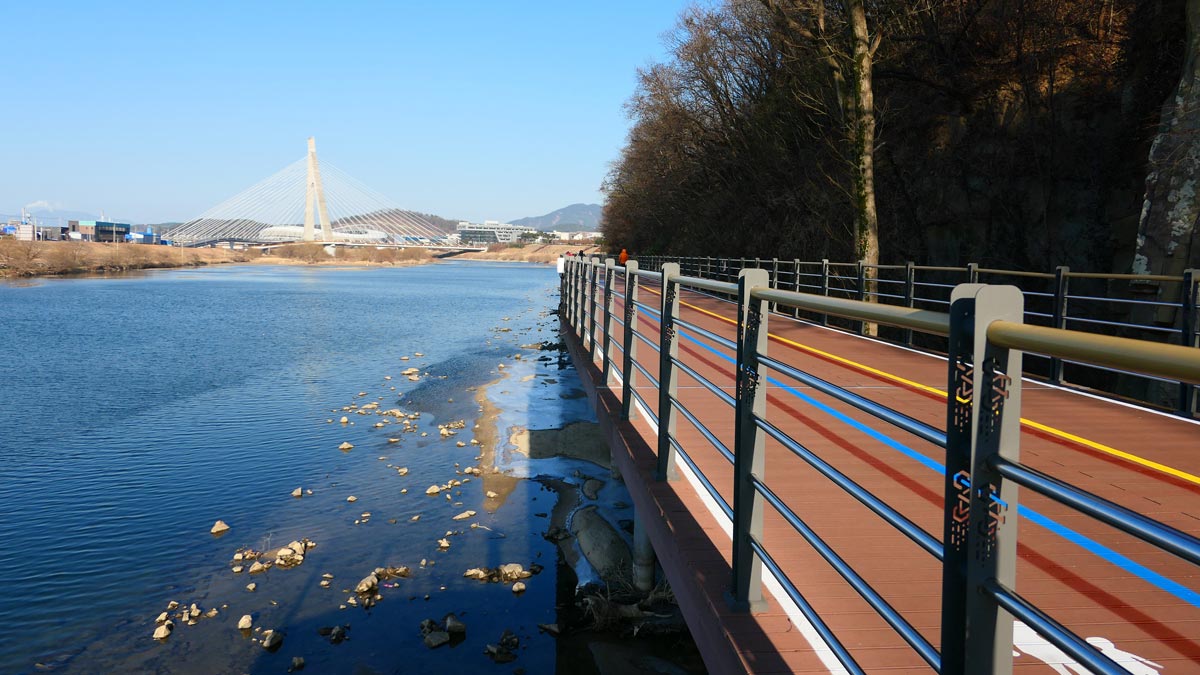 walkway-jinju-river-korea